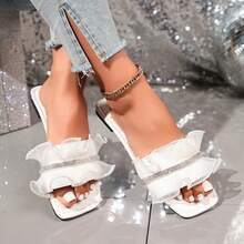 Mẫu sandal nữ màu trắng sang trọng, thời trang, tinh tế, đa năng, gợi cảm, đính pha lê lấp lánh, mũi vuông, viền ren, thuộc bộ sưu tập mùa hè 2026. Được khảm những viên pha lê trong suốt lấp lánh, sang trọng. - trắng - Xem 5