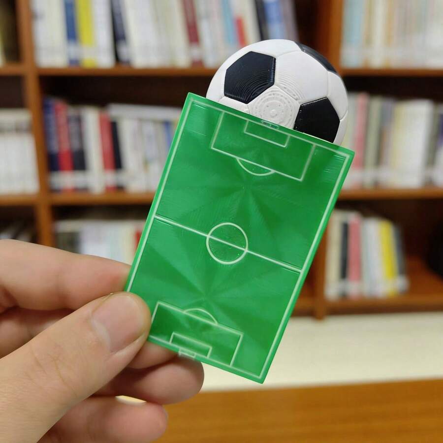 1 pieza Marcapáginas en forma de campo de fútbol 3D, marcapáginas creativo e interactivo con forma de balón de fútbol, diseño texturizado de campo de fútbol, apto para lectura de estudiantes, colección de fans, regalo de papelería, accesorio único para volver a la escuela - A - Ver 1