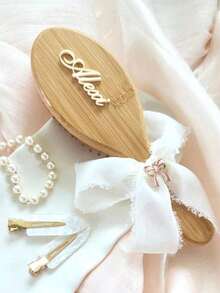 1pc Personalized Bamboo Hair Comb With Name Engraved, Anti-Static Hair Brush, Portable Hair Accessories, Wedding/Anniversary/Birthday Gift, Bridesmaids Gift, Unique Holiday/Party Souvenir, Multi-Functional, Ornamental, Letter Casual, Soft, Unique, Customized, Personalized, Custom, Ideal Gifts For Her, Girlfriend, Her, Boyfriend, Friends,Vacay Vibes,Customized Name & Birth Flower Hair Brush Gifts For Mom, Wife, Sister, Best Friend, Aunt, Grandma ,Forever Love - 黃色 - 查看 6