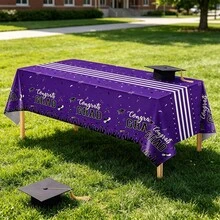 2026 毕业季紫色派对桌布装饰 祝贺毕业生 毕业派对用品 毕业派对用品 54 英寸 x 108 英寸（紫色 3 件套/1 件） - 彩色 - 查看 1