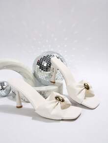 Mẫu sandal cao gót mũi vuông thanh lịch, kiểu dáng tối giản sang trọng dành cho nữ, thuộc bộ sưu tập Xuân/Hè 2026. - trắng - Xem 6