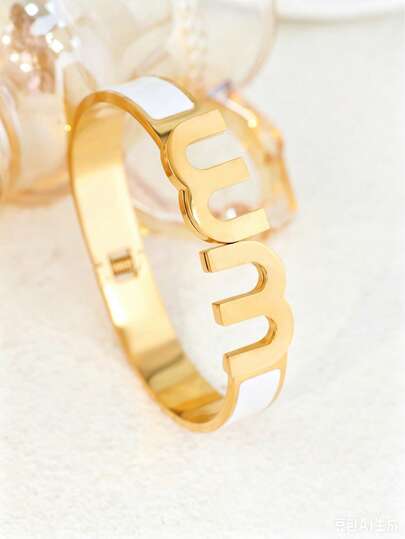 1pc Fashionable Classic Stainless Steel Hypoallergenic Bracelet, MM Letter Engraved Oil Drop Couple Bracelet, Niche High-End Bangle