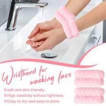 Bộ dụng cụ trang điểm 31 món bao gồm: Bộ 9 cọ trang điểm + 2 lược chải tóc + 1 dụng cụ hỗ trợ trang điểm mắt + 4 bông mút trang điểm mini + 1 băng đô cài tóc + 2 dây đeo bát đựng phấn + 1 dụng cụ vệ sinh cọ trang điểm + 8 bông phấn phủ mini + 2 bông mút trang điểm + 1 túi đựng mỹ phẩm và đồ dùng cá nhân đa năng có khóa kéo chống thấm nước. - Nhiều màu - Xem 7