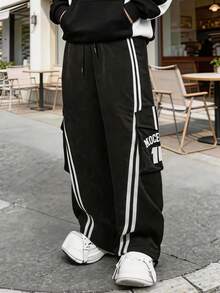 Pantalones cargo deportivos americanos con rayas blancas laterales, para hombres, con estampado de letras, de múltiples bolsillos, rectos y holgados de uso casual - Negro - Ver 1