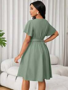 Vestido midi elegante para mujer, color verde salvia sólido, escote en V, mangas cortas con volante, cinturón ajustable con hebilla y falda acampanada estilo A, favorecedor y versátil, ideal para oficina, trabajo, eventos y primavera-verano - Caqui - Ver 8