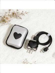 Bộ 6 món gồm sạc Apple, ốp bảo vệ, cáp dữ liệu, tai nghe có dây và tai nghe không dây, túi đựng EVA. - Bộ ví đựng tiền xu hình trái tim màu đen (6 chiếc) - Xem 5