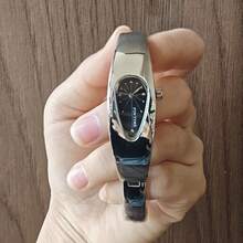 ساعة كوارتز نسائية عتيقة - تصميم رفيع يبرز المعصم الرقيق، سوار وحالة فضية، متوفرة بألوان متعددة، هدية أنيقة عالية الجودة، تأتي مع علبة هدايا - مقاس واحد - مشاهدة 11