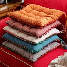 Đệm ngồi vuông 40x40cm có tua rua, thích hợp cho nhà bếp, phòng khách, sân vườn, văn phòng, hiên nhà. Có các màu: Xám/Cam/Xanh dương/Hồng/Trắng. - Đệm ngồi có tua rua - Xem 12