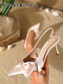 On feet& in love Giày cao gót mũi nhọn bằng satin thanh lịch dành cho nữ, có nơ buộc dây và khóa cài phía sau, thích hợp cho các bữa tiệc, đám cưới. - Màu be - Xem 1