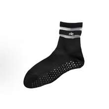 Alo Yoga 2-Pair Set Pulse Grip Socks | Women's Mesh Ribbed Non-Slip Yoga Socks With Silicone Bottom Grips, Terry Cushioned Toes & Heels, Arch Compression For Pilates Barre Studio Daily Wear - 黑色 - 查看 3