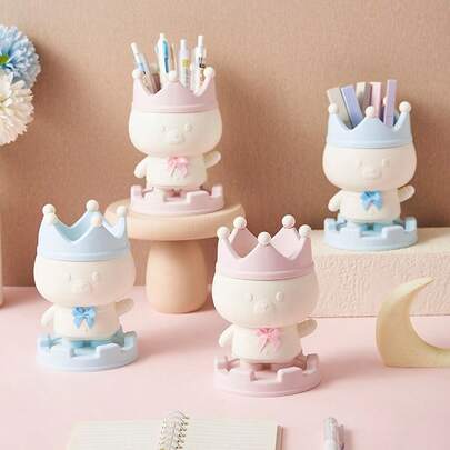 1pc 9*13.5cm ABS Cute Crown Bear Pen Holder, Cartoon Desktop Storage Box Suitable For Students And Children, Creative Stationery Storage Bucket, Large Capacity Office Desk Organizer, School Supplies, Pencil Case, Back To School Essential, Available In Pink And Blue