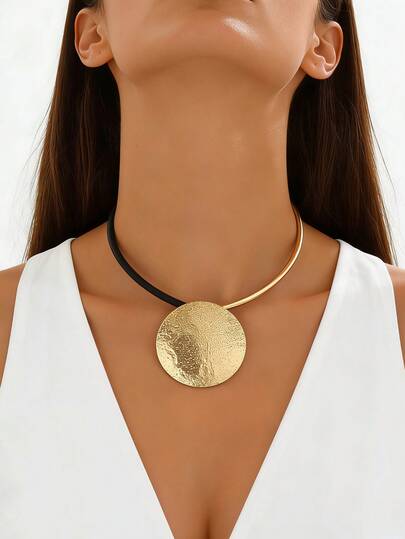 1pc Fashionable Classic Luxury Minimalist Hammered Gold-Plated Large Disc Choker Necklace, Versatile For Work, Vacation, Party, Elegant Accessory For Women