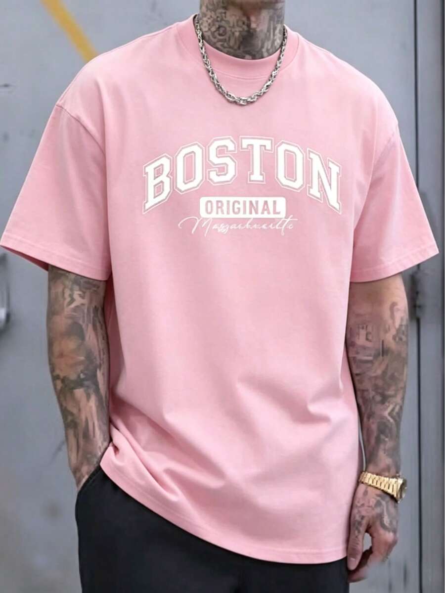 100 Percent Cotton Men's Original Design T-Shirt | Soft And Breathable Short-Sleeve Round Neck Shirt, Featuring A Striking "Boston" Print, Suitable For All Seasons, Making It An Ideal Choice For Casual Wear And Holidays Such As Christmas, Easter, Halloween, And Thanksgiving - 粉色 - 查看 1