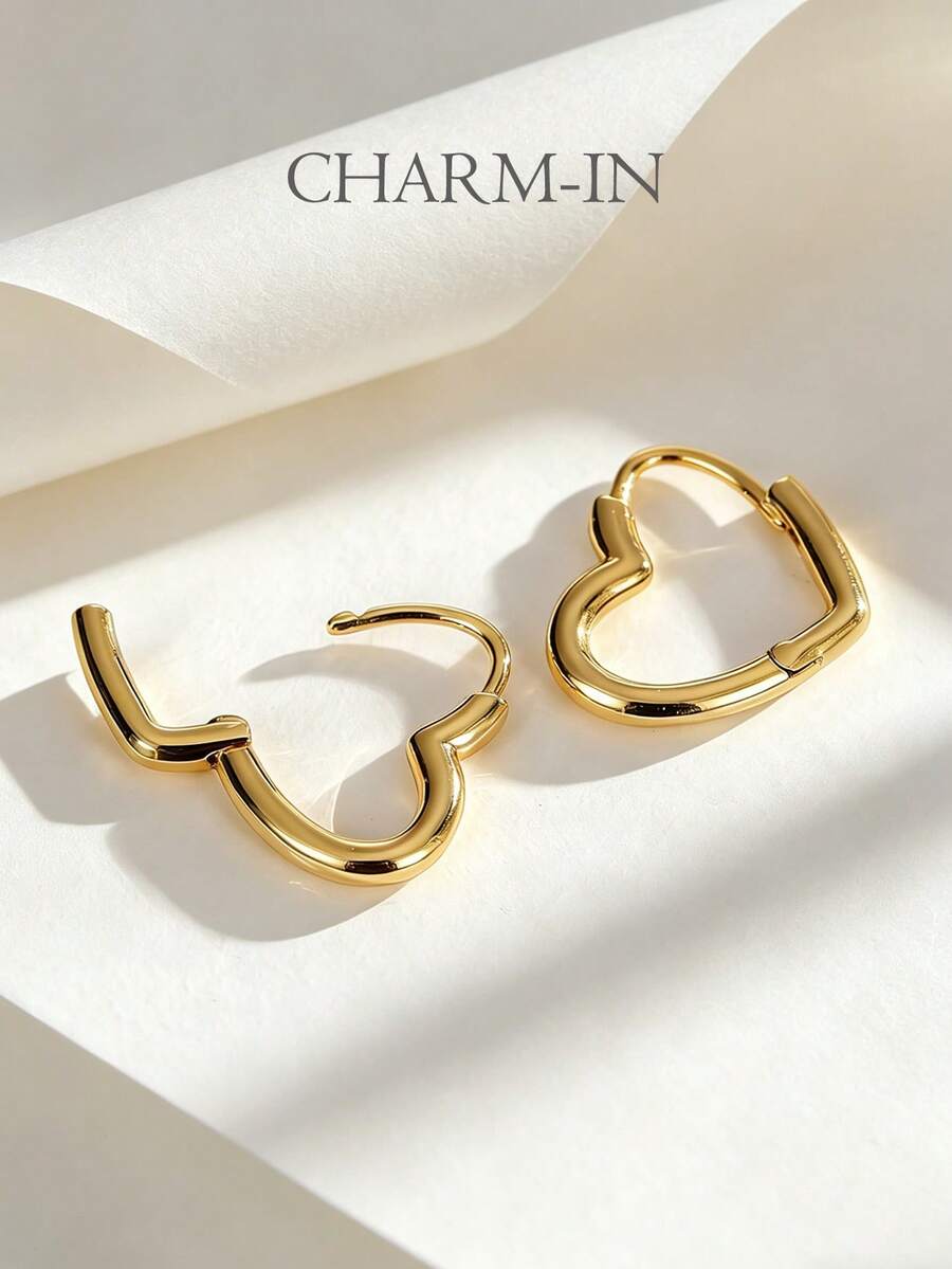 Charm-In Pendientes de aro con forma de corazón hueco chapados en oro para mujer - Joyería linda para uso diario casual, citas y regalo del Día de San Valentín - Dorado - Ver 1