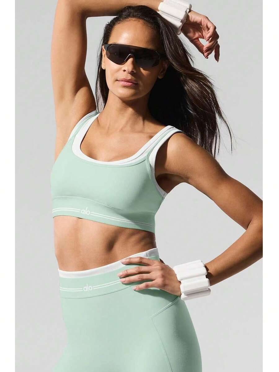 Alo Yoga Airbrush Better Together Bra | High-Performance Sculpting Fabric | Strategic Panelled Design | Medium Support Luxury Sports Bra | Iconic Studio-To-Street Essential - Màu xanh Bạc hà - Xem 1