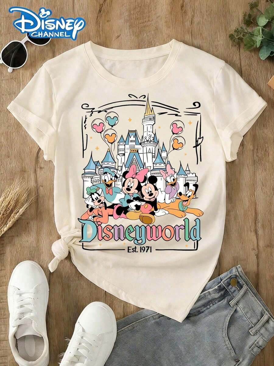 Officially Licensed Disney Product. This Summer Cotton T-Shirt For Women Features Disneyworld Castle With Classic Characters And Pastel Text Est 1971 This Style Is Suitable For Daily Wear And Is An Ideal Gift For Friends And Family. As A Women's Summer Clothing Item, It Is Comfortable To Wear, Gentle On The Skin, And Very Suitable For Outdoor Wear. - 杏色 - 查看 1