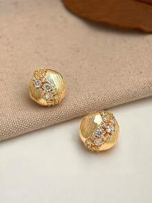 1 Đôi bông tai tròn đính đá Zirconia, kiểu dáng sang trọng khoét rỗng. - Vàng - Xem 7