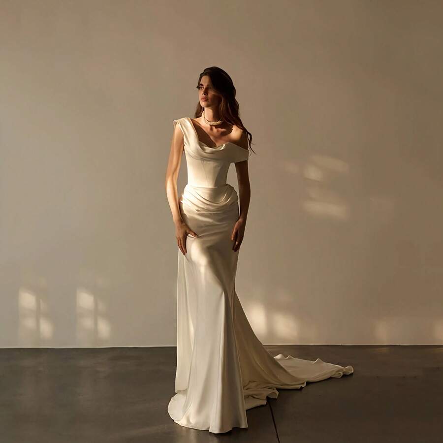 Elegant Sexy Off Shoulder Pleat Mermaid Satin Wedding Dress,Registry Office Dresses Bridal Gown,Evening Party Dress Birthday Party Dress Country Wedding,Romantic Church Ceremony Wedding Dress,Suitable For Wedding,Dating,Party,Singles' Party,Vacation,Formal Occasions,Dinner Dress,Prom Dress,Homecoming Dess,Cocktail Party,Wedding Guest Dress,Graduation - 白色 - 查看 1