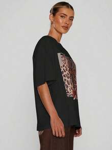 Fashionable Women's T-Shirts, Featuring A Cool Leopard Print And Cherry Design, Oversized T-Shirt, Ideal For Everyday Wear, Holidays, Oversized Graphic Tee, Perfect For The Airport, Festivities, Back To School, Stylish Graphic Tee For Spring And Summer, New Loose And Versatile T-Shirt. - 黑色 - 查看 3