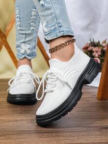 Nền trắng với màu đen
