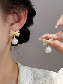 一对金色蝴蝶结耳环，独特时尚百搭的优雅耳环，适合女孩日常、节日和派对佩戴。 - 蝴蝶結 - 查看 3