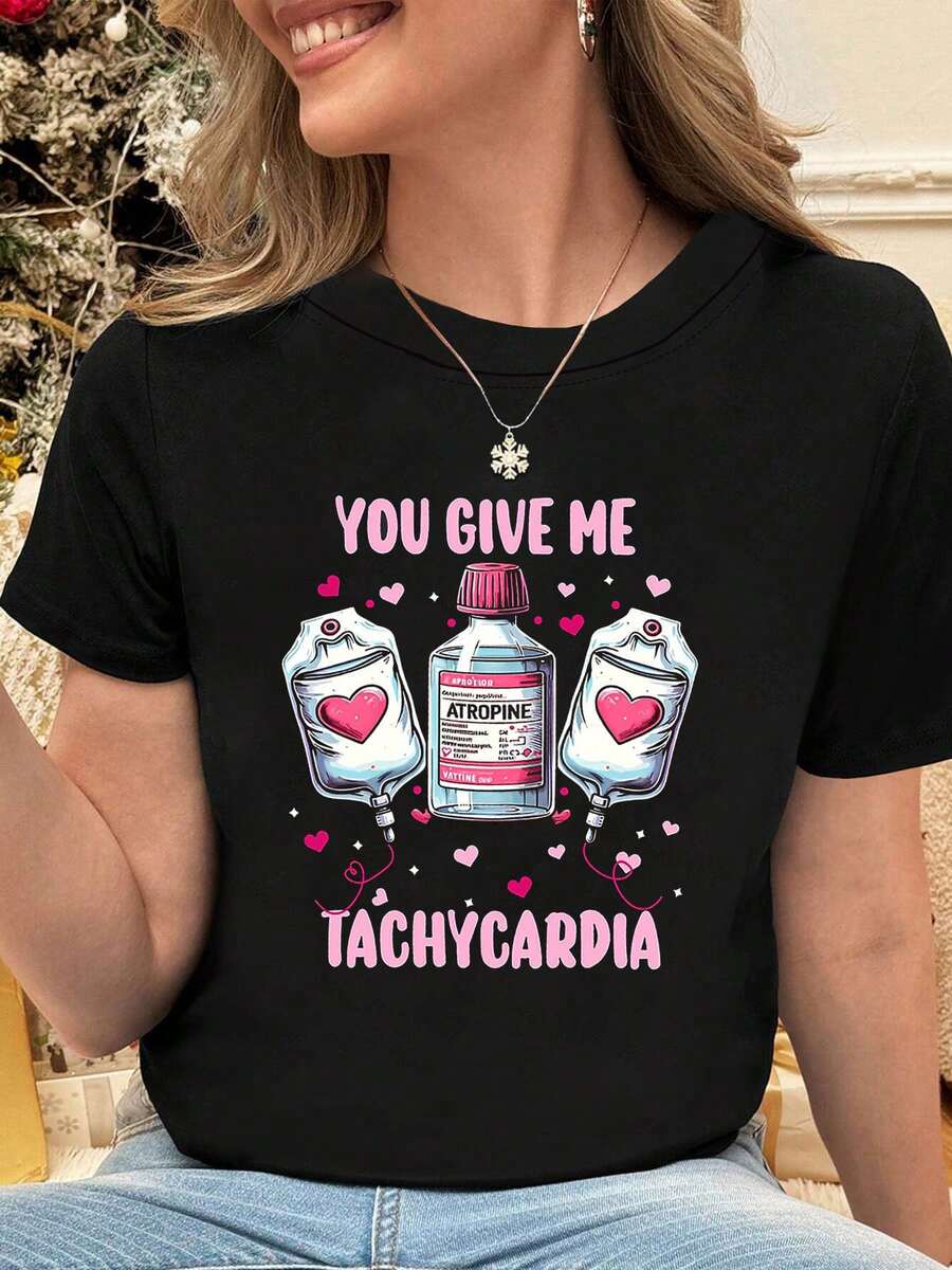 Romance médico, momentos creativos conmovedores. Camiseta de primavera-verano de cuello redondo, estilo casual, para mujer, talla grande, con estampado de elementos médicos "You Give Me Tachycardia". - Negro - Ver 1