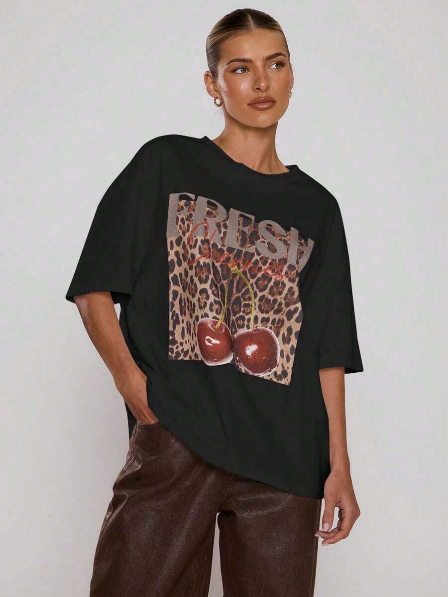 Fashionable Women's T-Shirts, Featuring A Cool Leopard Print And Cherry Design, Oversized T-Shirt, Ideal For Everyday Wear, Holidays, Oversized Graphic Tee, Perfect For The Airport, Festivities, Back To School, Stylish Graphic Tee For Spring And Summer, New Loose And Versatile T-Shirt. - 黑色 - 查看 1