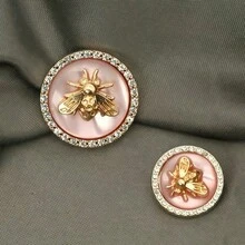 10颗3D立体蜜蜂蝴蝶金属纽扣 - 柔和的蓝色、白色和粉色，饰有水晶 - 适用于DIY缝纫、手工制作、时尚配饰和缝纫装饰 | 精美纽扣设计 | 水晶装饰，缝纫配件。提供三种尺寸：18毫米、23毫米、25毫米 - 10pcs - 查看 9