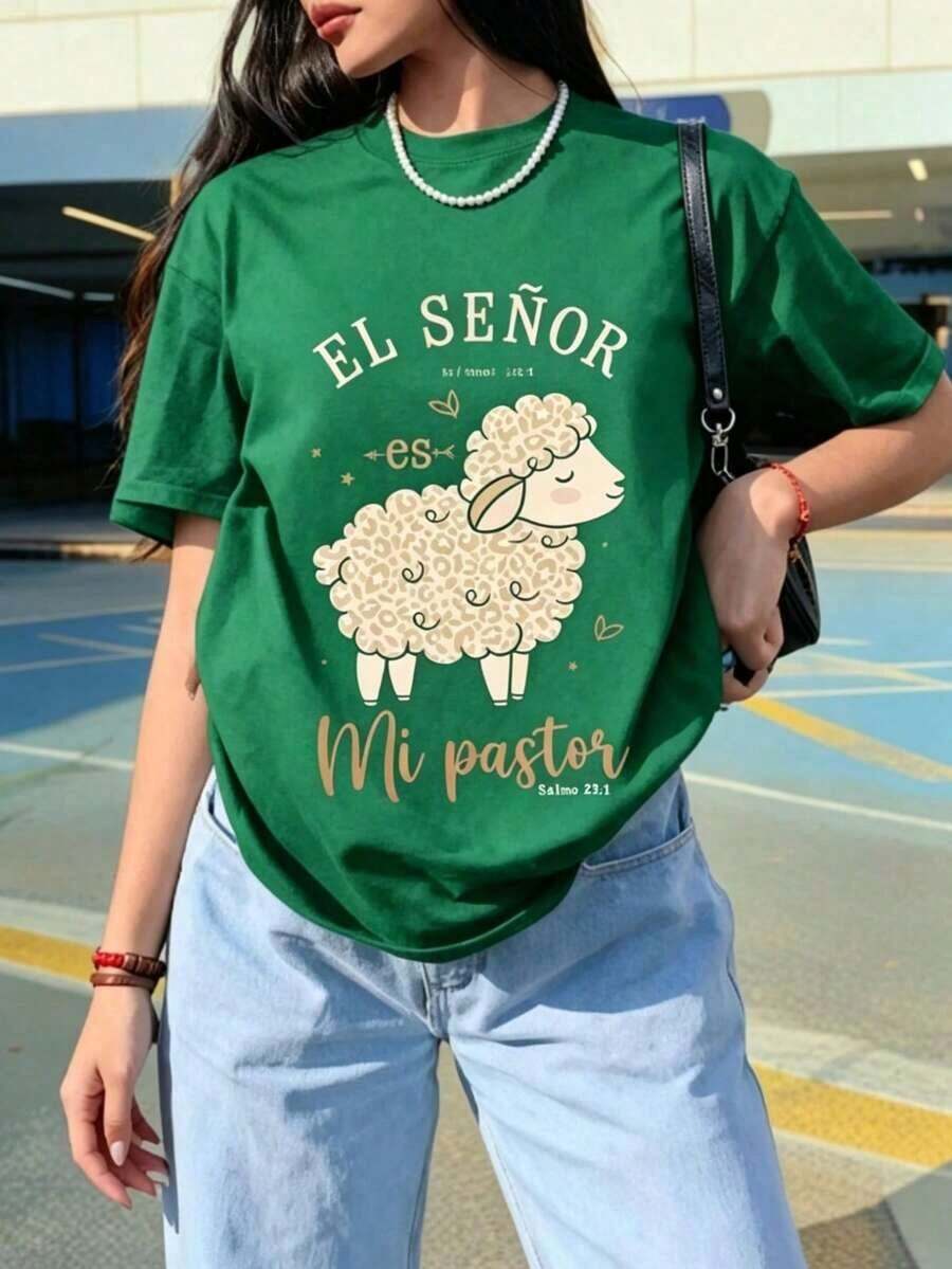 Women's Cotton T-Shirt With The Christian Phrase "The Lord Is My Shepherd" And Sheep Design - Soft And Breathable Short-Sleeved T-Shirt Printed With The Verse From Psalm 2:1, Suitable As A Religious Clothing Gift For Church, Study, And Everyday Wear. Unisex Loose-Fitting Cotton Short-Sleeved Crew Neck T-Shirt With A Vintage Urban Style - 綠色的 - 查看 1