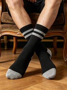 1 Pair Unisex Unique Foot Letter Design Casual Mid-Calf Socks - Multicolor - View 2