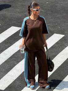 Conjunto casual de dos piezas para mujer, marrón retro con rayas azules.Camiseta holgada de manga corta y pantalones anchos.Tejido transpirable y cómodo, ideal para primavera-verano, uso diario y looks callejeros. - Marrón 2 - Ver 1