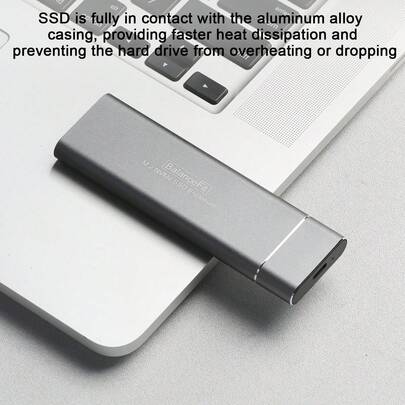 Balance Fit M.2 NVMe SSD 硬盘盒，支持 10Gbps USB 3.2 Gen2 接口，铝合金材质，兼容 2230/2242/2260/2280 NVMe SSD，附带 USB-C 数据线和适配器。