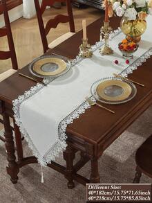 Chemin de table 100% polyester blanc unicolore, bordure en dentelle crochetée ajourée en forme d'éventail double face avec pompons blancs suspendus, écharpe de table décorative minimaliste et élégante pour table à manger, table de thé, console, buffet, mariage, style ferme, décoration de la maison et de la cuisine - Blanc - Voir 4