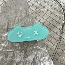 オタクの文字と絵文字があしらわれた、日本風のかわいい水色の仔猫のヘアクリップ。サブカルチャーのソフトガールスタイルの女性用ヘッドドレス。 - 4個パック - チェックする 4