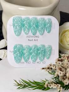 Bộ 10 móng giả thủ công hình hạnh nhân, kiểu mắt mèo màu xanh lá cây, với lớp nền màu nude nhẹ nhàng. Họa tiết mắt mèo sống động tạo nên một bầu không khí thẩm mỹ mạnh mẽ, mang đến phong cách thanh lịch, lãng mạn và tối giản với chất liệu cao cấp, gợi cảm và sang trọng tinh tế. - Nhiều màu - Xem 2