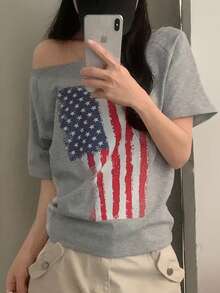 Áo thun nữ tay ngắn dáng ôm, màu xám, kiểu dáng hở vai, chất liệu polyester, in hình cờ Mỹ kiểu cũ, độ co giãn cao, phù hợp mặc đi làm hàng ngày vào mùa hè. - Xám - Xem 2
