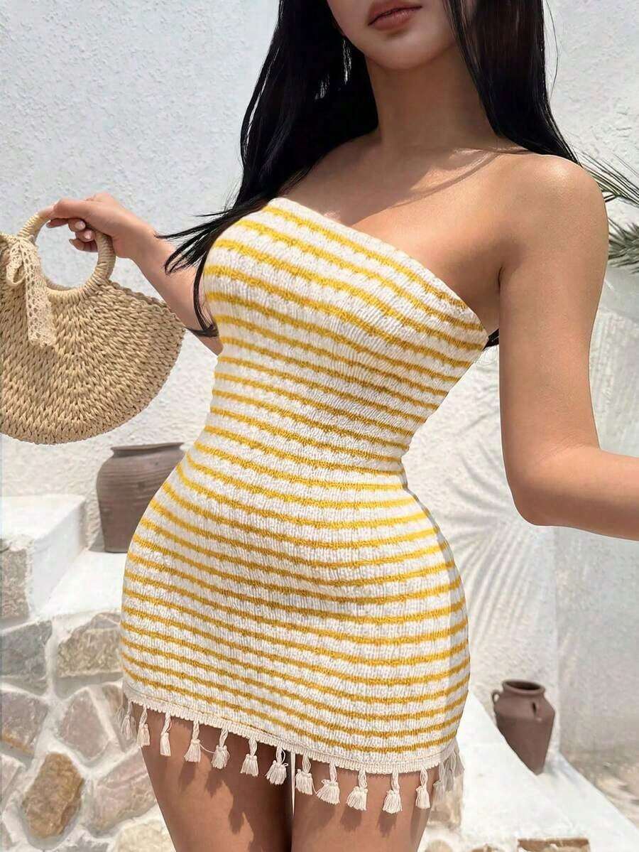 Vestido corto sin tirantes para mujer, diseño bohemio con patrones geométricos en tonos naranja, marrón y beige, falda ajustada con flecos decorativos en el dobladillo, tejido texturizado y estilo favorecedor, ideal para vacaciones, playa, primavera-verano y salidas casuales - Amarillo - Ver 1