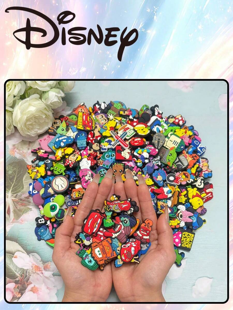 Bộ phụ kiện ngẫu nhiên Disney gồm 10/15/25/35/45 món, được làm từ chất liệu PVC, với các thiết kế hoạt hình dễ thương, thích hợp cho việc tự làm đồ trang trí, có nhiều họa tiết đáng yêu, những chiếc móc khóa giày có thể tháo rời xinh xắn, có thể dùng làm phụ kiện trang trí tiệc hoặc quà tặng ngày lễ, giúp tăng thêm vẻ quyến rũ cá nhân. - ngẫu nhiên - Xem 1