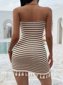 Vestido corto sin tirantes para mujer, diseño bohemio con patrones geométricos en tonos naranja, marrón y beige, falda ajustada con flecos decorativos en el dobladillo, tejido texturizado y estilo favorecedor, ideal para vacaciones, playa, primavera-verano y salidas casuales - Marrón - Ver 2
