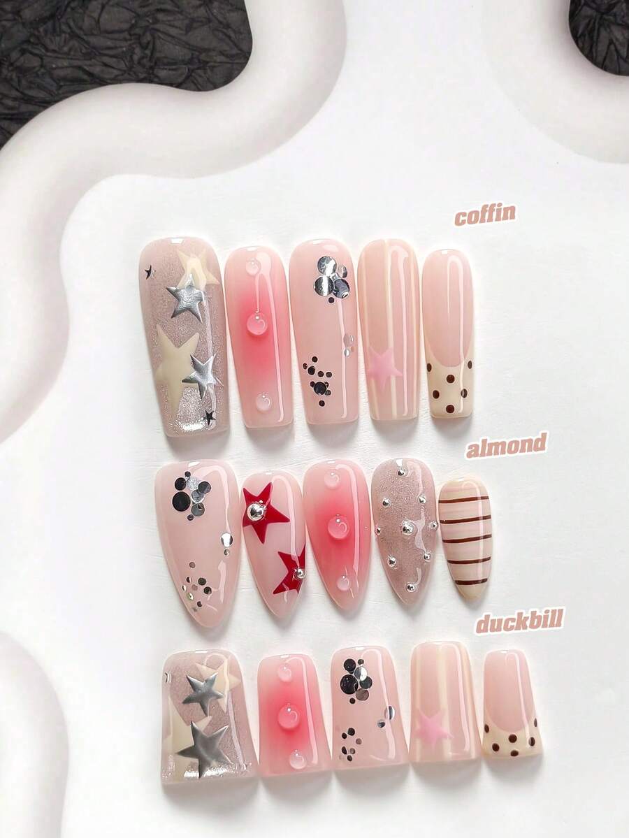 10件套全新清新风格手工美甲套装,包含假指甲贴纸、亮片珠子美甲装饰、手绘五角星、波点条纹美甲贴片、红色、粉色和银色指甲油,休闲风格,内含美甲工具(1张果冻贴纸+1把指甲锉),三种尺寸可选:杏仁形、鸭嘴形、棺材形,适合派对、日常佩戴、聚会、拍照、春夏通勤等场合。 - 彩色 - 查看 1