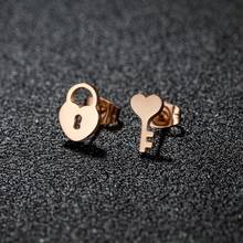 一对时尚不对称钥匙耳钉，金色不锈钢材质，适合派对和送礼。 - GED428 - 查看 3