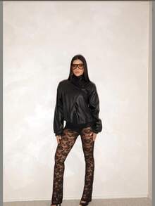 KENDRA FAUX LEATHER JACKET: AN ELEGANT HIGH NECK WITH BUTTONS. VERSATILE, SUITABLE FOR CASUAL TO CHIC LOOKS. - màu đen - Xem 2