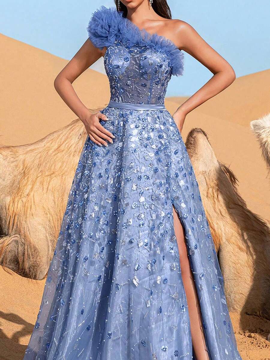 Faeriesty Đầm maxi không tay cổ lệch vai đính sequin, xẻ tà xếp ly, thắt lưng đính hạt cườm, thích hợp cho nữ dự tiệc dạ hội.