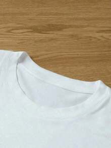 Camiseta Moderna para Hombre con Diseño Impreso de Auriculares Estilizados,Ideal para un Look Urbano y Casual de . - Blanco - Ver 3