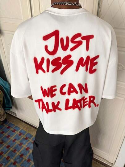  FRACTYR Men's Casual Street Style White Loose T-Shirt With "JUST " Graffiti Slogan Print, Versatile Short All-Match Tee, Comfortable And Breathable For Outdoor Wear