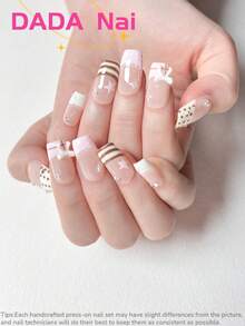 10 Stück kurze quadratische handgemachte Aufklebe-Nägel, süß-mädchenhafte französische Spitzen Fake Nägel, Polka Dot, Streifen & 3D Schleife Strass Nail Art, glänzende Oberfläche, wiederverwendbare Acryl Nägel für den täglichen Gebrauch - Verschiedenfarbig - Übersicht 3