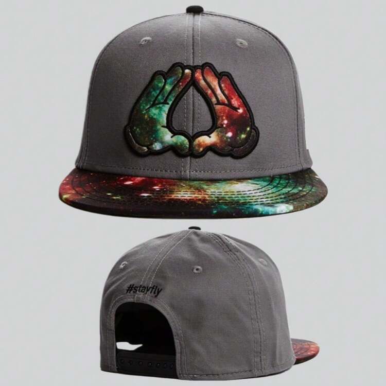 Gorra Cayler & Sons con Diseño Stayfly Manos Galaxia, Color Gris, Ajustable, Estilo Urbano Cósmico - Fondo gris con esquema de colores de mosaico galáctico - Añade 1