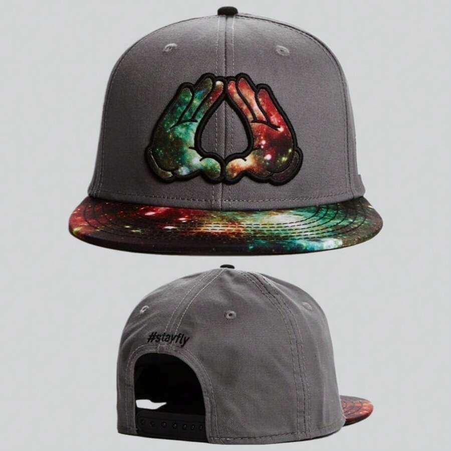 Gorra Cayler & Sons con Diseño Stayfly Manos Galaxia, Color Gris, Ajustable, Estilo Urbano Cósmico - Fondo gris con esquema de colores de mosaico galáctico - Ver 1