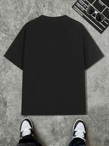 Retro Lustiges Katzen-T-Shirt| Vintage-Badezimmerszene mit rosa Haartrockner und Make-up-Pinseln - Weiches Rundhals-T-Shirt für Damen und Herren - Maschinenwaschbar für den Alltag und besondere Anlässe - Perfektes Geschenk für Katzenliebhaber - Ganzjährig tragbar - Schwarz - Übersicht 2