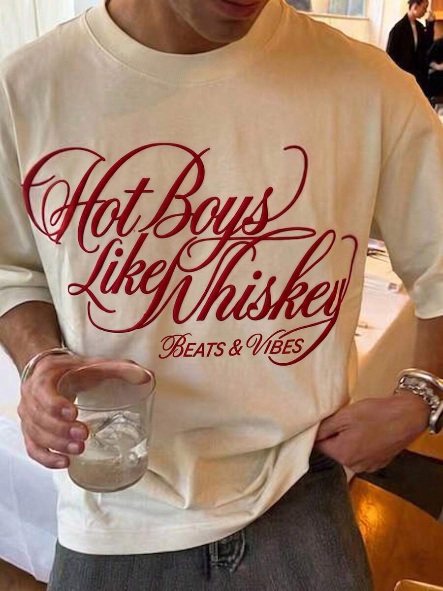 Fractyr 男士“Hot Boys Like Whiskey”手写体印花宽松T恤,柔软触感米色休闲街头风T恤,复古西部标语上衣 - 杏色 - 查看 1